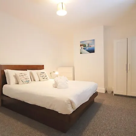 Brighton Terrace Two Bedroom House בית נופש בריסטול