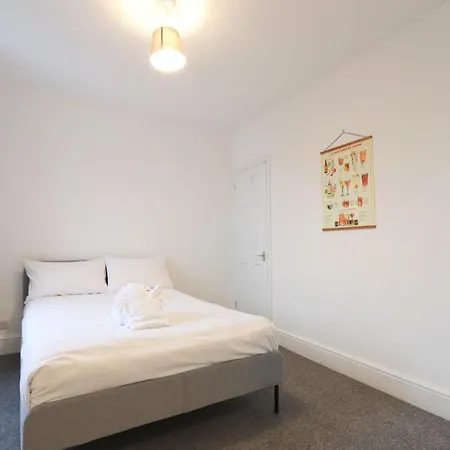 Brighton Terrace Two Bedroom House *